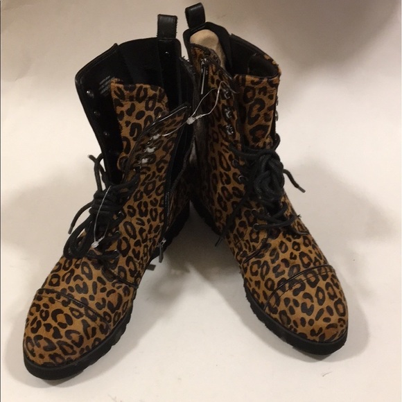 NWOB Donald J Pliner Camren Leopard-Print Hiker Boots - Picture 9 of 16